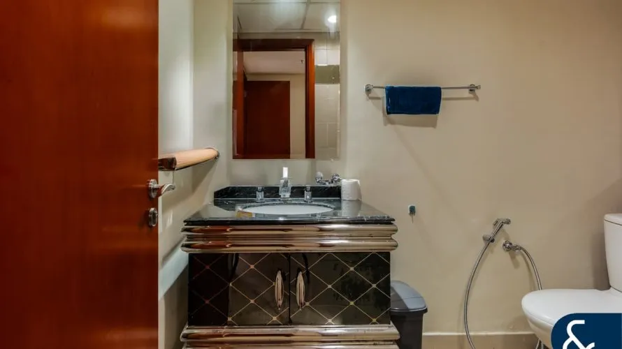 Apartamento de 3 dormitorios en Park Towers, UAE No. 176 № 19