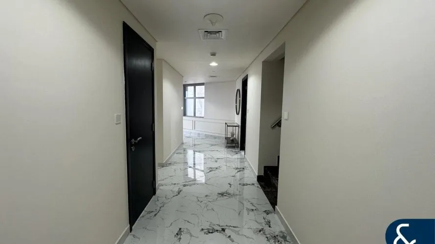 Apartamento de 3 dormitorios en DIFC, UAE No. 119 № 2