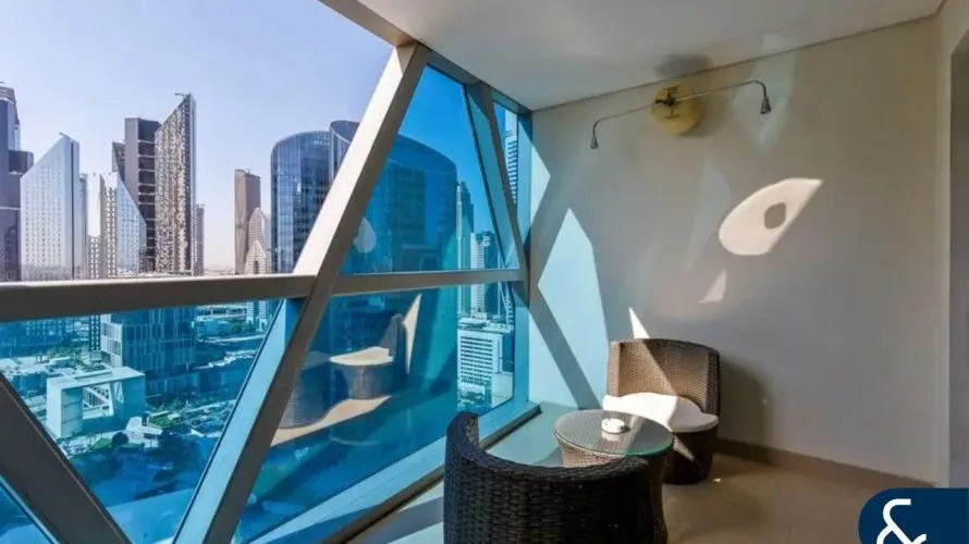 Apartamento de 1 dormitorio en Park Towers, UAE No. 177 № 1