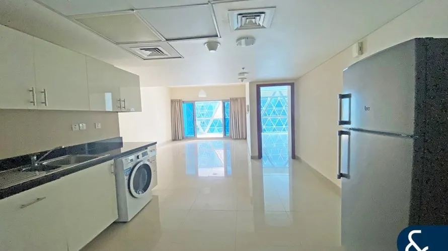 Apartamento de 1 dormitorio en Park Towers, UAE No. 231 № 2