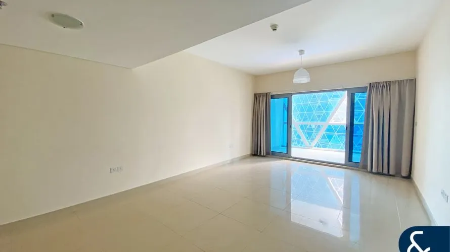 Apartamento de 1 dormitorio en Park Towers, UAE No. 231 № 1