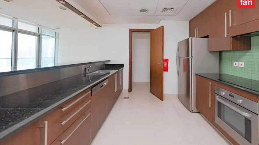 Apartamento de 3 dormitorios en DIFC, UAE No. 386 № 1