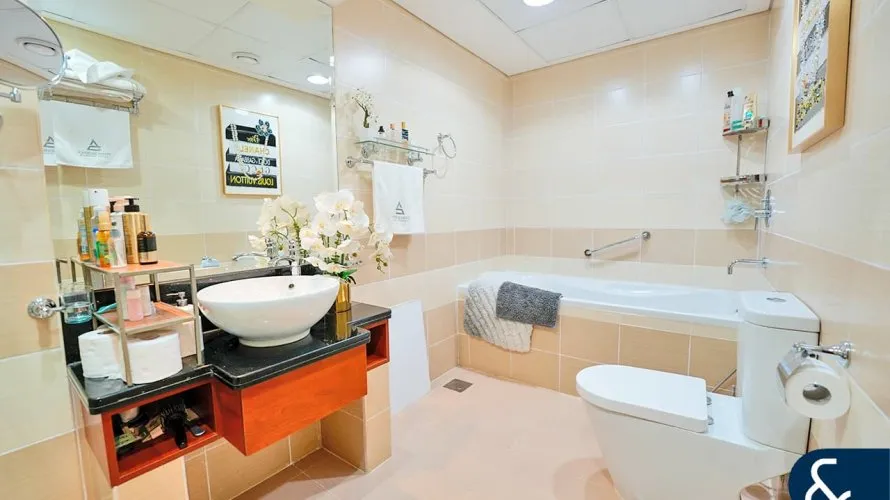 Appartement de 2 chambres à Park Towers, UAE No. 157 № 12