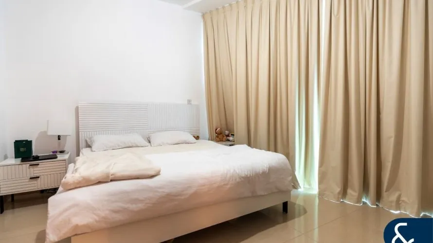 Appartement de 1 chambre à Park Towers, UAE No. 137 № 2