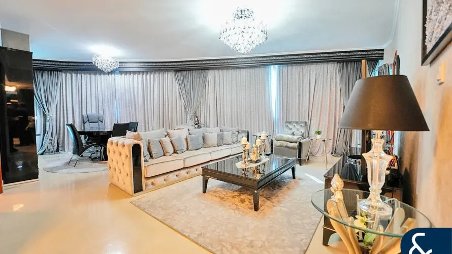 Appartement de 2 chambres à Park Towers, UAE No. 157